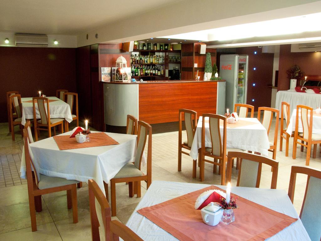 Niewiesze Hotel Zagiel מראה חיצוני תמונה