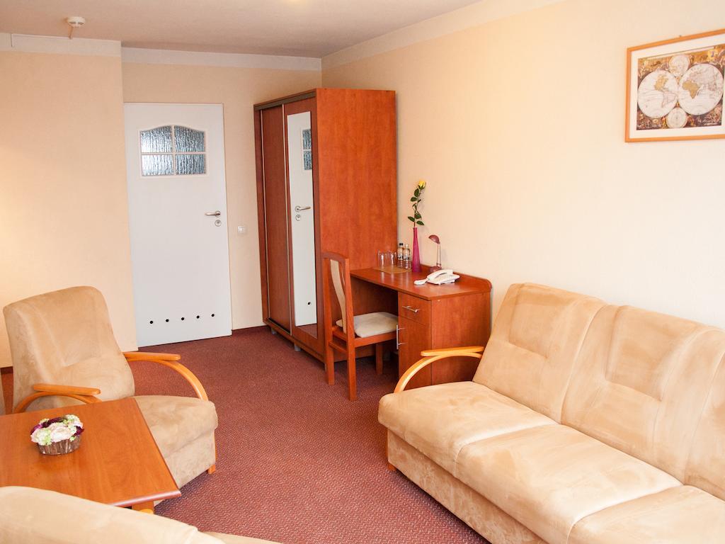 Niewiesze Hotel Zagiel מראה חיצוני תמונה