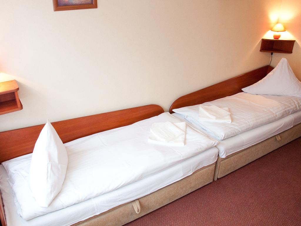 Niewiesze Hotel Zagiel חדר תמונה